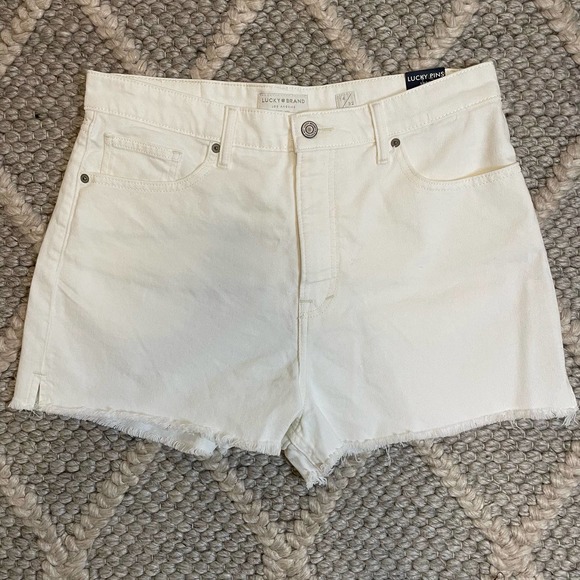 NWT! LUCKY BRAND Lucky Pins White Jean Short Frayed Hem - Picture 1 of 8